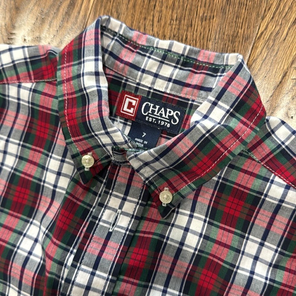 Boys Chaps button down. Red/navy/green Sz 7 - Picture 2 of 3